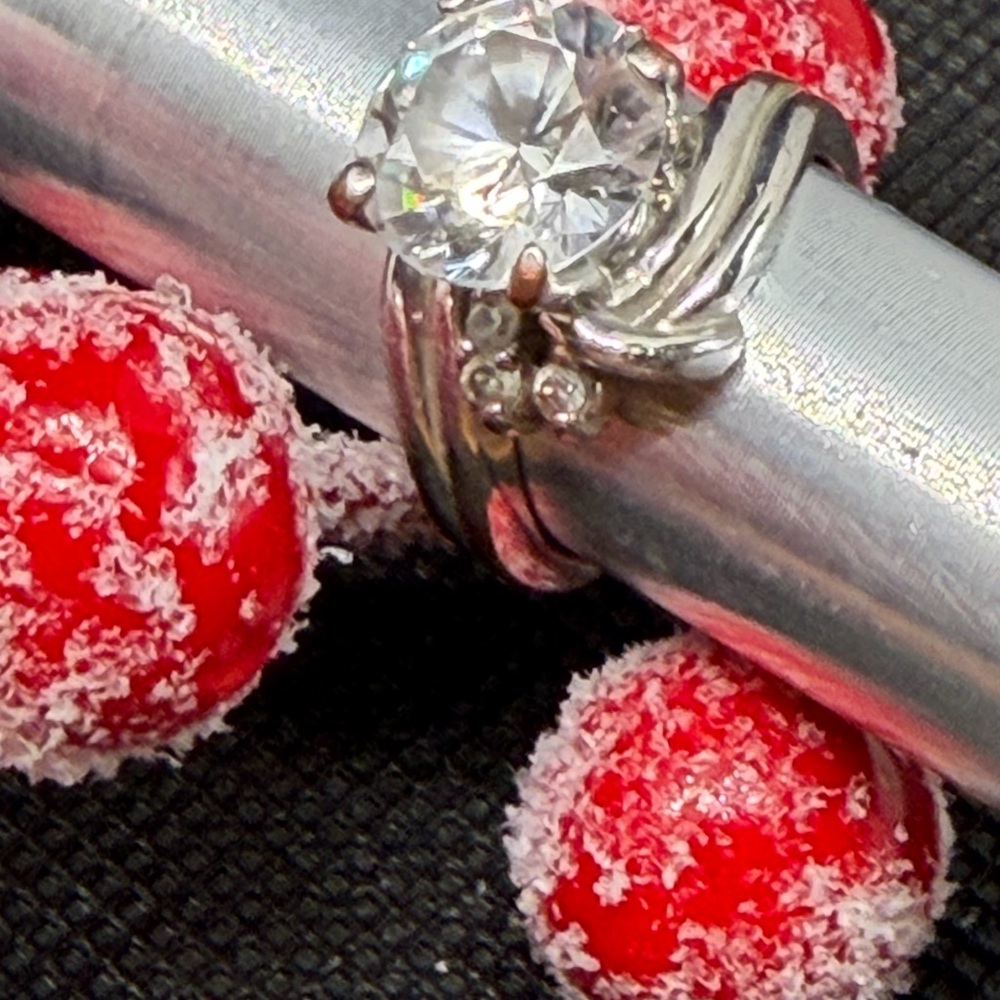 Dazzling Silver Ring with Clear Gemstone